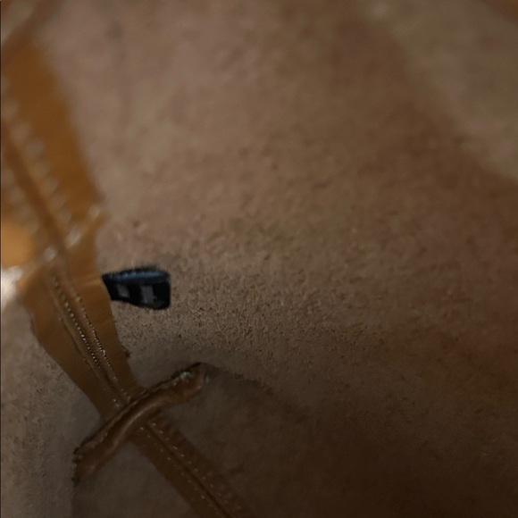 Mulberry Leather Crossbody Bag - Picture 9 of 11